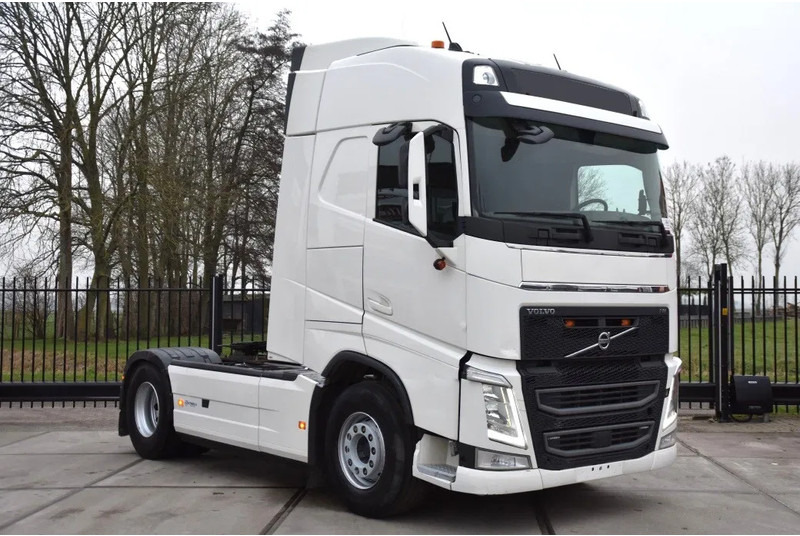 Volvo FH 460 Globe 4x2 - FULL AIR - 628 TKM - HYDRAULIC SYSTEM - PTO - NAVI - 2 x FUEL TANKS - - شاحنة جرار: صور 1 Volvo FH 460 Globe 4x2 - FULL AIR - 628 TKM - HYDRAULIC SYSTEM - PTO - NAVI - 2 x FUEL TANKS - - شاحنة جرار: صور 1