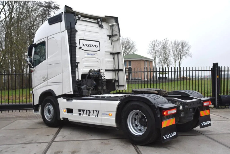 Volvo FH 460 Globe 4x2 - FULL AIR - 628 TKM - HYDRAULIC SYSTEM - PTO - NAVI - 2 x FUEL TANKS - - شاحنة جرار: صور 3 Volvo FH 460 Globe 4x2 - FULL AIR - 628 TKM - HYDRAULIC SYSTEM - PTO - NAVI - 2 x FUEL TANKS - - شاحنة جرار: صور 3