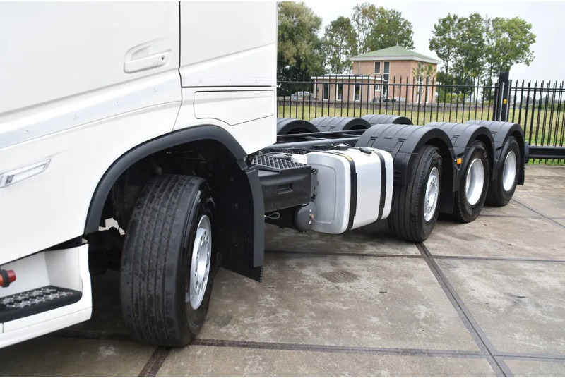 Volvo FH 500 Globe 8x2/4 - 147 TKM - PARK. AIRCO - 10 TONS FRONT AXLE - LEATHER SEATS - PTO - LED LIGHTS - TOP CONDITION - - الشاسيه شاحنة: صور 4 Volvo FH 500 Globe 8x2/4 - 147 TKM - PARK. AIRCO - 10 TONS FRONT AXLE - LEATHER SEATS - PTO - LED LIGHTS - TOP CONDITION - - الشاسيه شاحنة: صور 4
