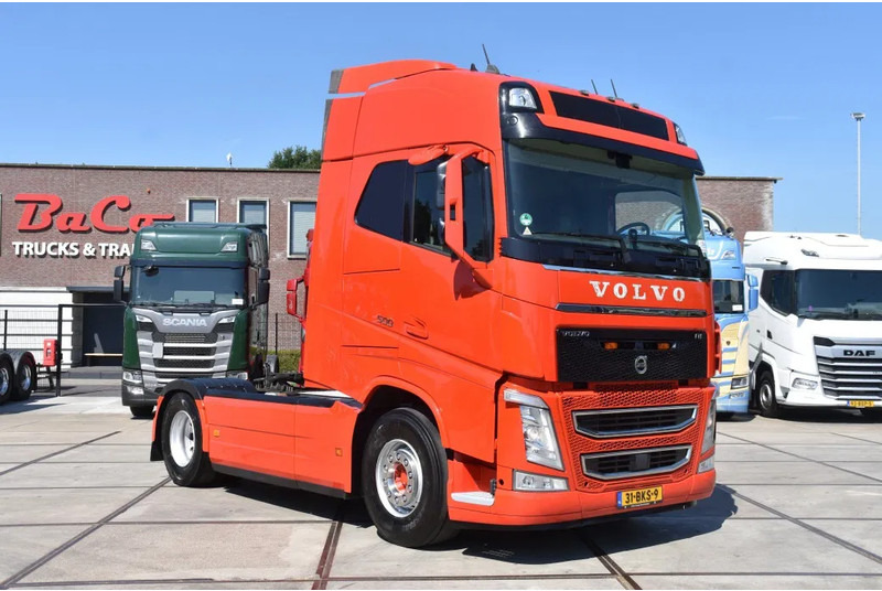 Volvo FH 500 Globetrotter 4x2 - 631 TKM - I PARK COOL - LEATHER SEATS - NAVI - 2 x FUEL TANKS - XENON - - شاحنة جرار: صور 1 Volvo FH 500 Globetrotter 4x2 - 631 TKM - I PARK COOL - LEATHER SEATS - NAVI - 2 x FUEL TANKS - XENON - - شاحنة جرار: صور 1