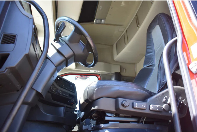 Volvo FH 500 Globetrotter 4x2 - 631 TKM - I PARK COOL - LEATHER SEATS - NAVI - 2 x FUEL TANKS - XENON - - شاحنة جرار: صور 4 Volvo FH 500 Globetrotter 4x2 - 631 TKM - I PARK COOL - LEATHER SEATS - NAVI - 2 x FUEL TANKS - XENON - - شاحنة جرار: صور 4
