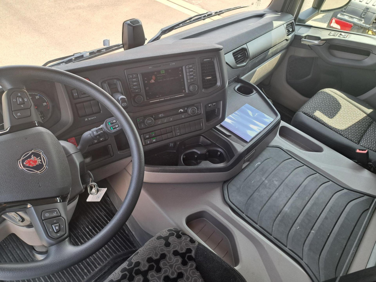 SCANIA SCANIA P280 4x2 Fourgon /Hayon 9L - الشاسيه شاحنة: صور 4 SCANIA SCANIA P280 4x2 Fourgon /Hayon 9L - الشاسيه شاحنة: صور 4