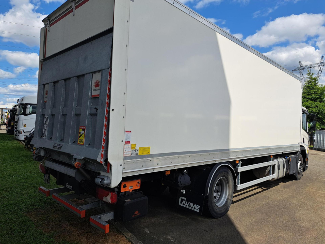 SCANIA SCANIA P280 4x2 Fourgon Hayon - الشاسيه شاحنة: صور 5 SCANIA SCANIA P280 4x2 Fourgon Hayon - الشاسيه شاحنة: صور 5