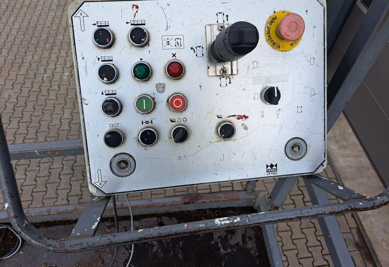 رافعات مقصية Holland Lift A151DV: صور 11 رافعات مقصية Holland Lift A151DV: صور 11