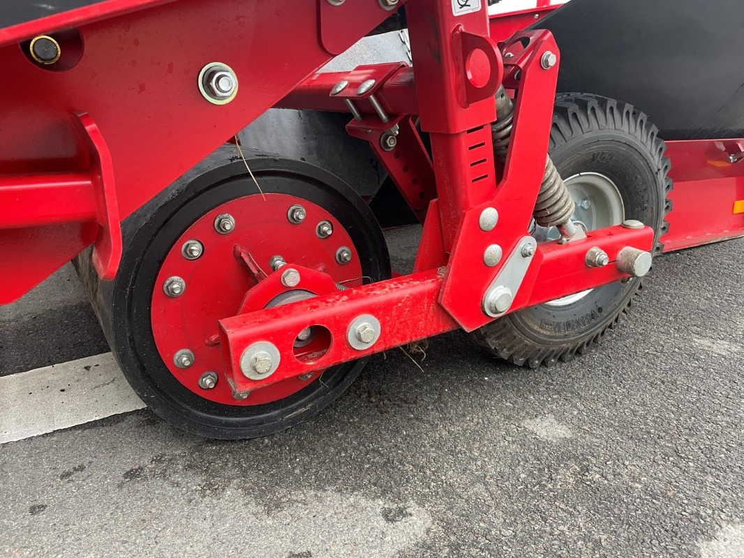 Grimme WV 140 - آلات الحصاد للعنب: صور 3 Grimme WV 140 - آلات الحصاد للعنب: صور 3