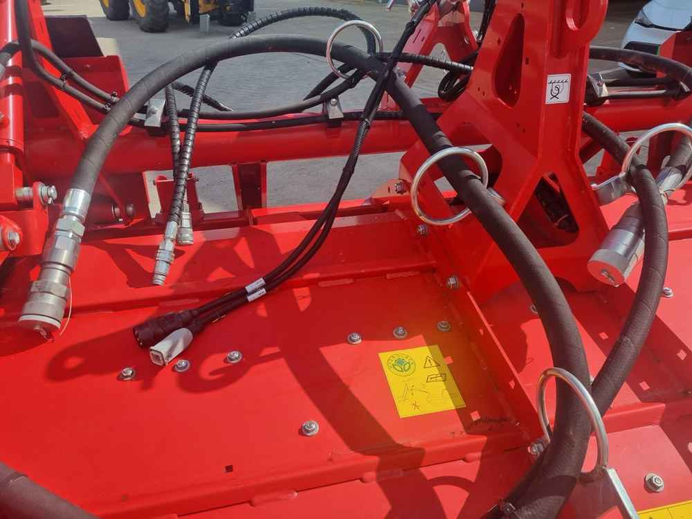 Grimme Grimme HT 200 Front Mounted Self-Propelled Topper - آلة حصاد: صور 3 Grimme Grimme HT 200 Front Mounted Self-Propelled Topper - آلة حصاد: صور 3