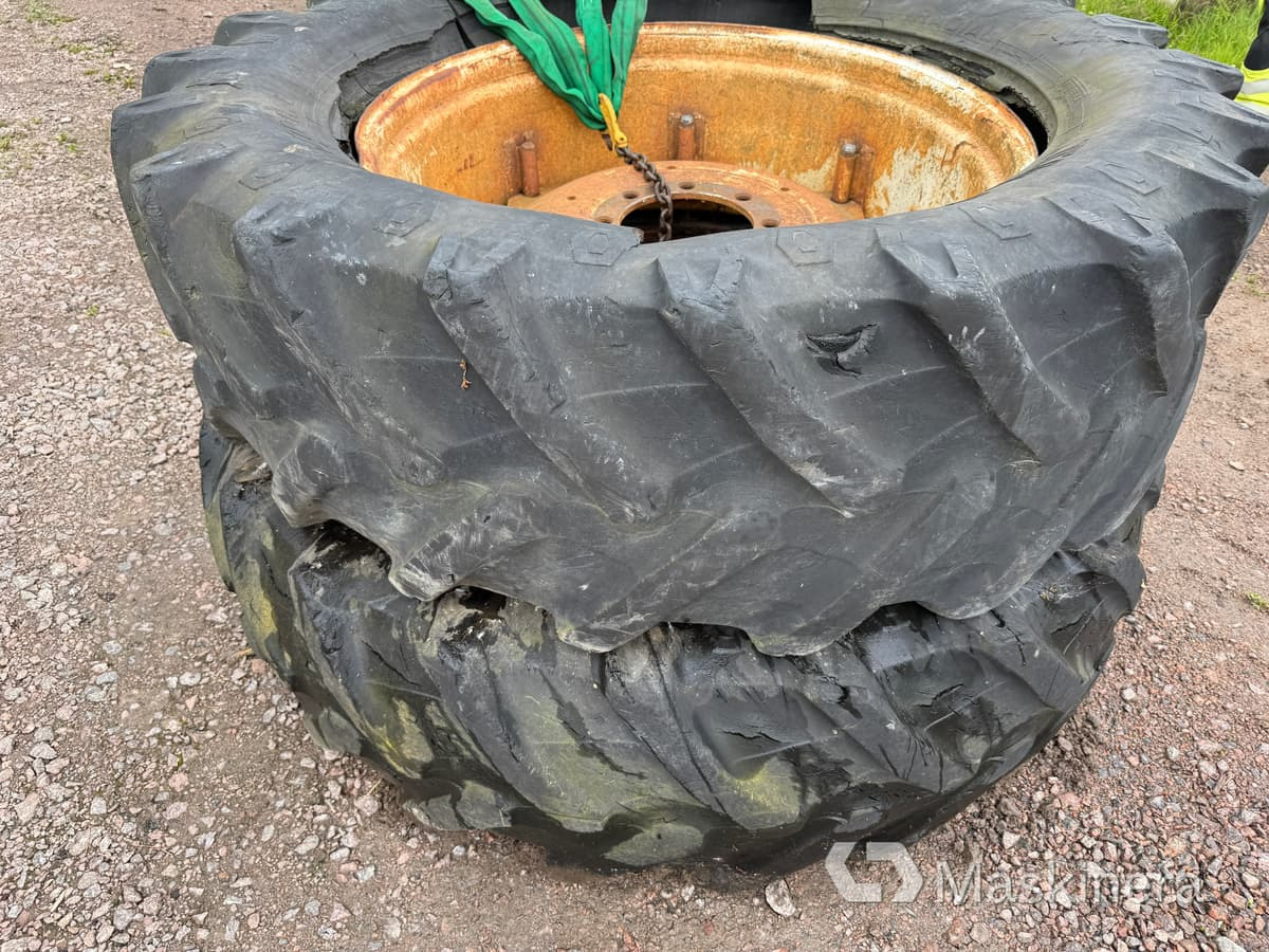 2 st entreprenaddäck på fälg 480/70R38 (rep.objekt) - عجلات: صور 5 2 st entreprenaddäck på fälg 480/70R38 (rep.objekt) - عجلات: صور 5