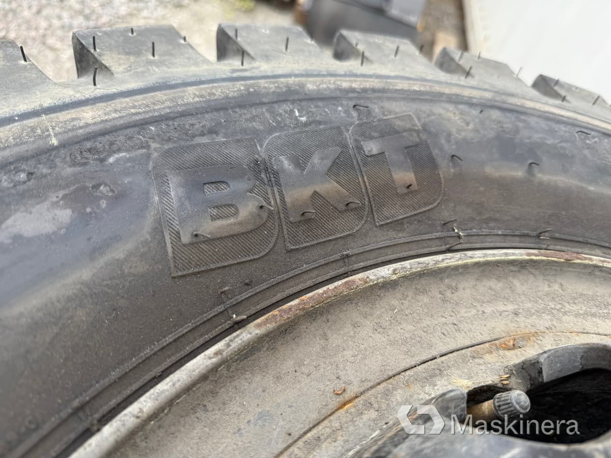 BKT EM934 8 st entreprenaddäck på fälg 10.00-20 - الإطارات - آلات البناء: صور 5 BKT EM934 8 st entreprenaddäck på fälg 10.00-20 - الإطارات - آلات البناء: صور 5