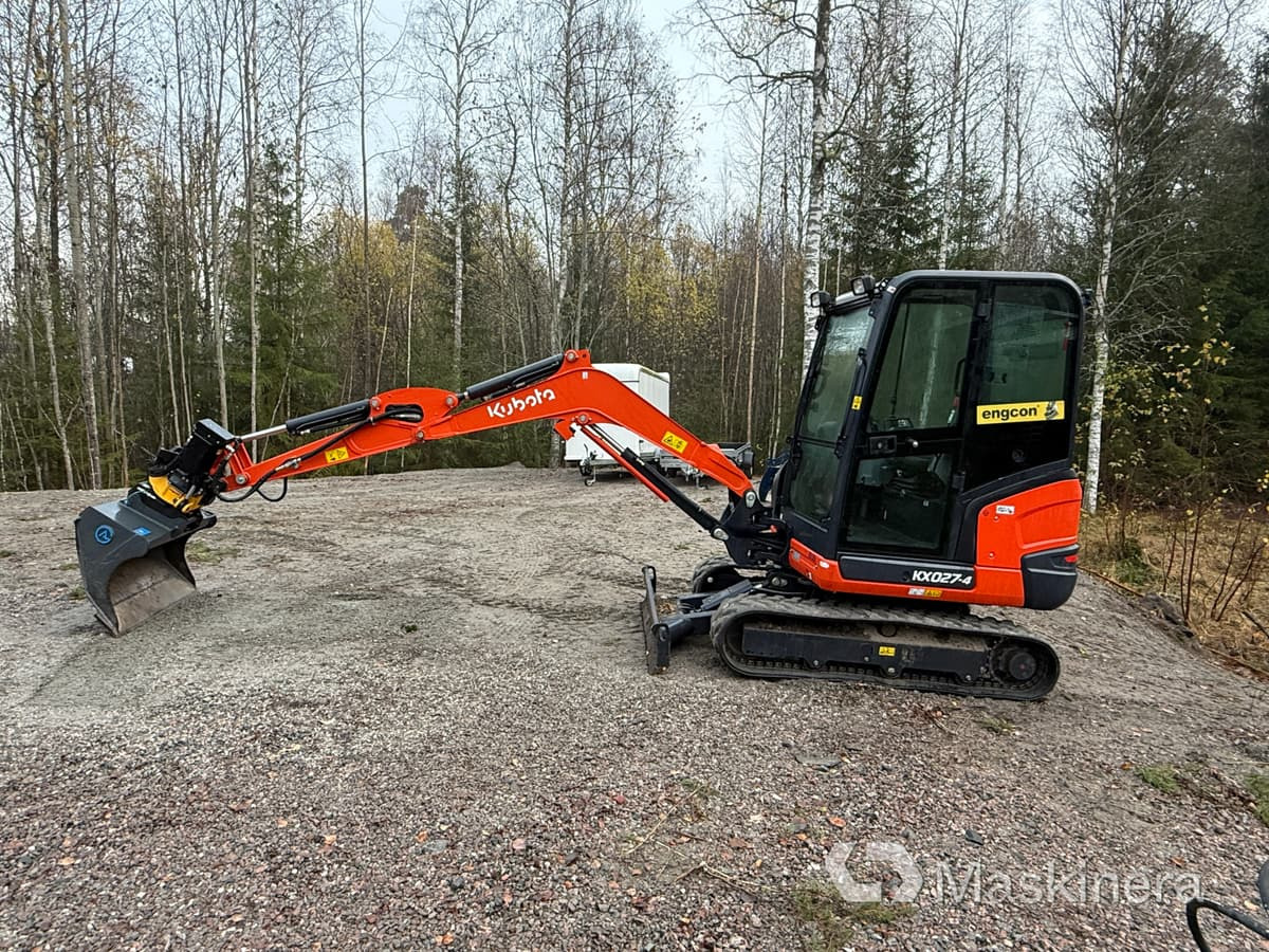 Grävmaskin Kubota KX027-4 med flera redskap - حفارات زحافة: صور 2 Grävmaskin Kubota KX027-4 med flera redskap - حفارات زحافة: صور 2