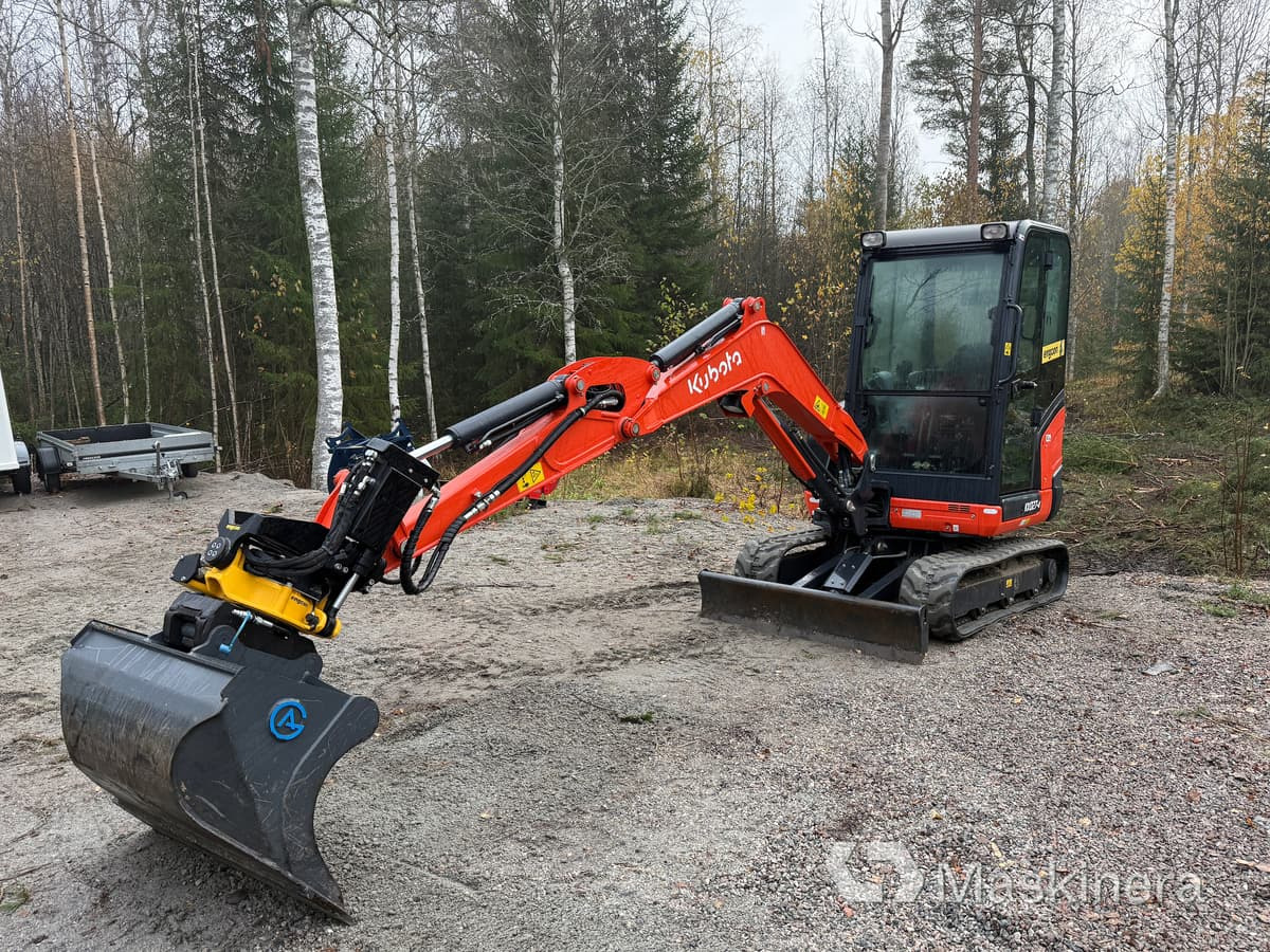 Grävmaskin Kubota KX027-4 med flera redskap - حفارات زحافة: صور 1 Grävmaskin Kubota KX027-4 med flera redskap - حفارات زحافة: صور 1
