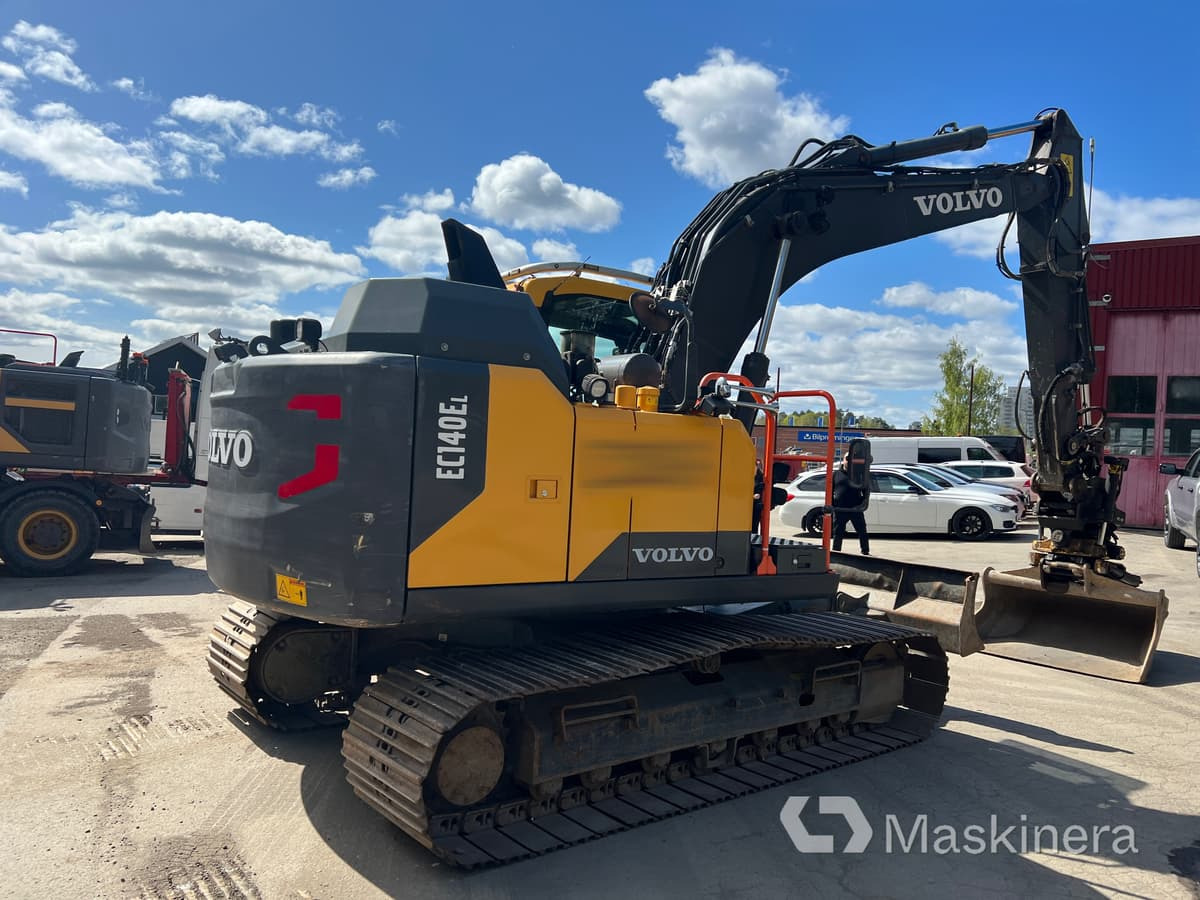 Grävmaskin Volvo EC140EL med 3 skopor - حفارات زحافة: صور 4 Grävmaskin Volvo EC140EL med 3 skopor - حفارات زحافة: صور 4