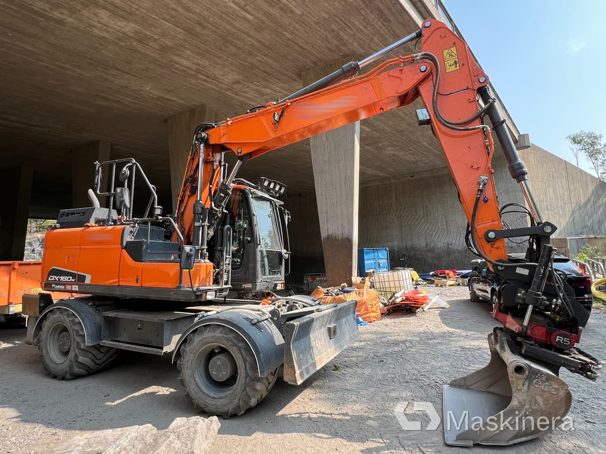 Hjulgrävare Doosan DX160W med tillbehör - حفارات زحافة: صور 4 Hjulgrävare Doosan DX160W med tillbehör - حفارات زحافة: صور 4