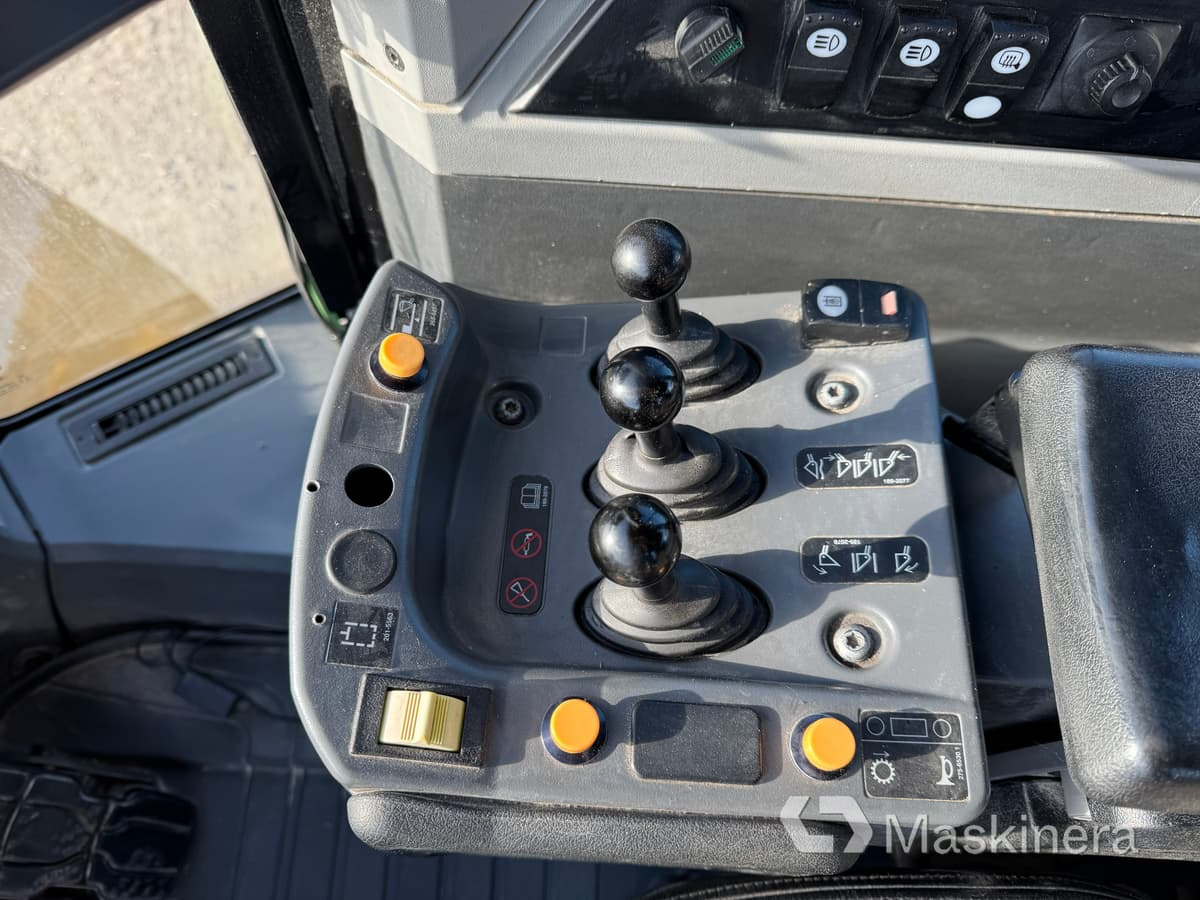 اللودر بعجل Hjullastare Cat 962M med skopa: صور 14