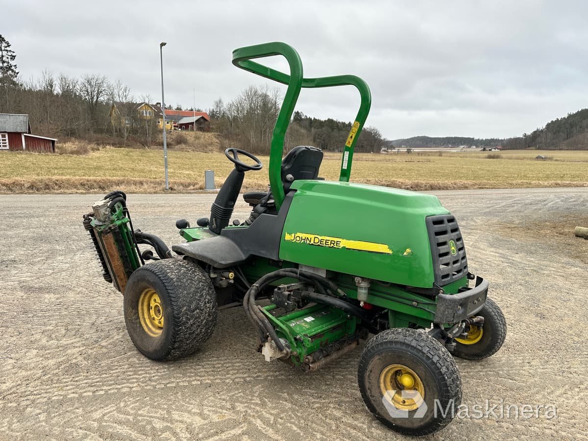 John Deere 7700 PC FM PrecisionCut Fairwayklippare - جزازة المروج: صور 3 John Deere 7700 PC FM PrecisionCut Fairwayklippare - جزازة المروج: صور 3