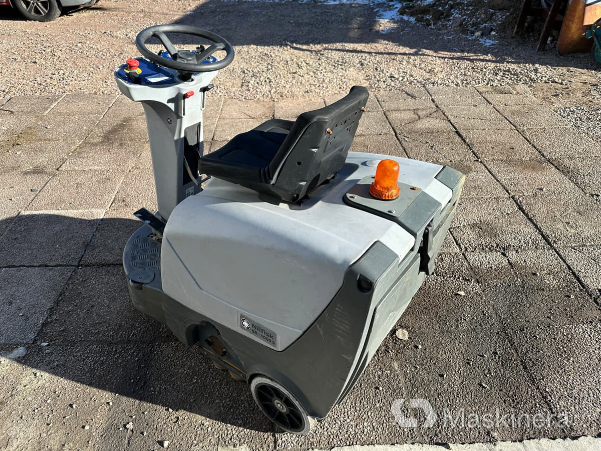 Nilfisk SR1000S B Sopmaskin Nilfisk SR1000S - سياره كنس شوارع: صور 5 Nilfisk SR1000S B Sopmaskin Nilfisk SR1000S - سياره كنس شوارع: صور 5