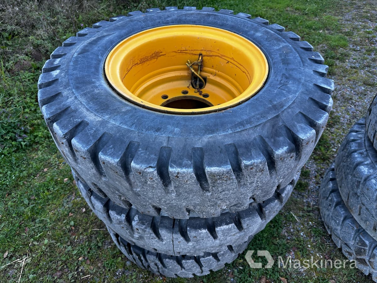 Nokian Grävmaskinsdäck dubbelhjul med fälg - عجلات - آلات البناء: صور 2 Nokian Grävmaskinsdäck dubbelhjul med fälg - عجلات - آلات البناء: صور 2