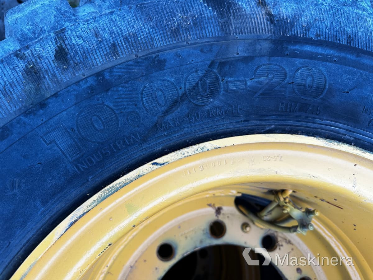 Nokian Grävmaskinsdäck dubbelhjul med fälg - عجلات - آلات البناء: صور 5 Nokian Grävmaskinsdäck dubbelhjul med fälg - عجلات - آلات البناء: صور 5