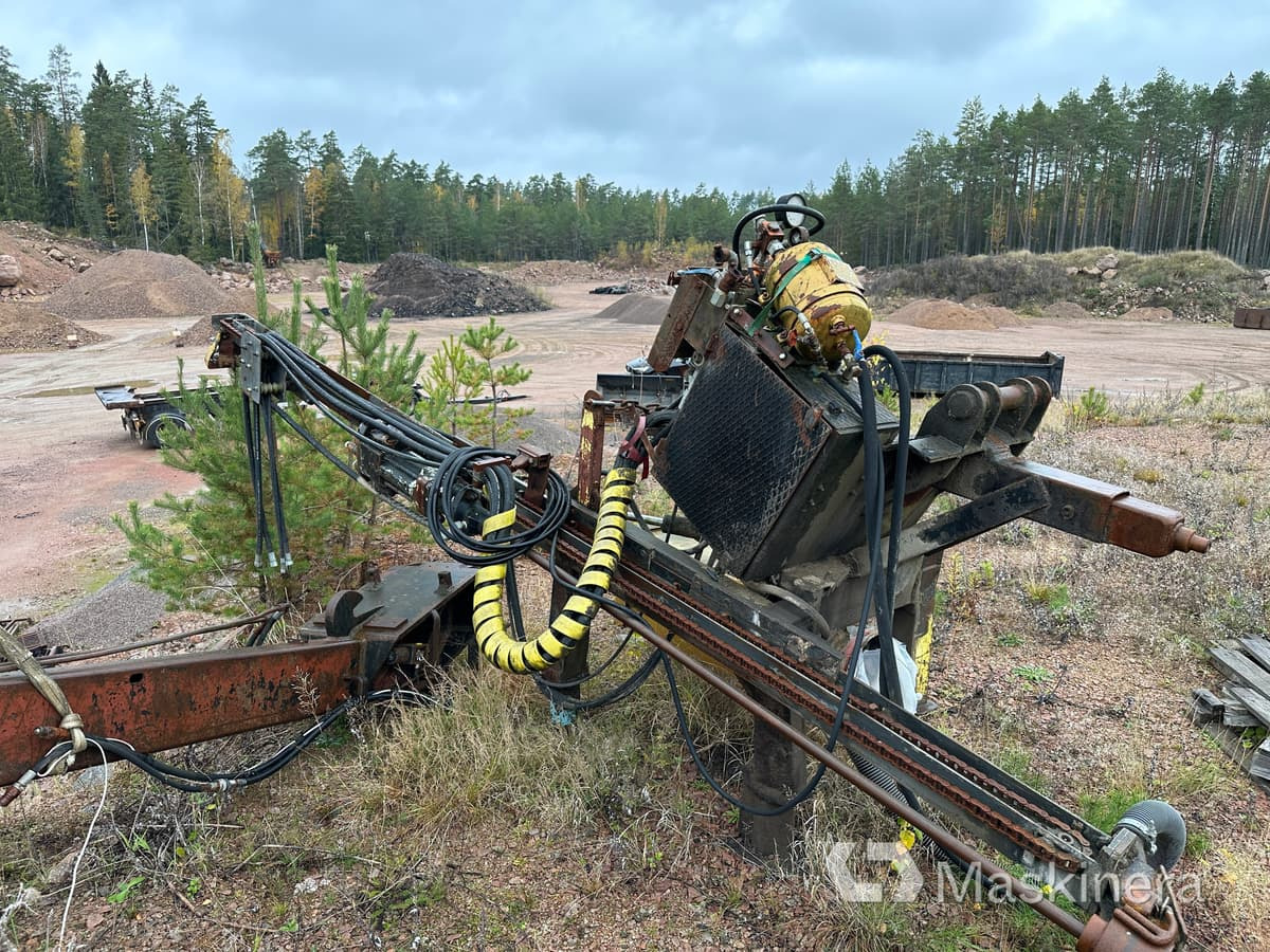 Pallmatare för grävmaskin B20 - ملحقات - آلات البناء: صور 5 Pallmatare för grävmaskin B20 - ملحقات - آلات البناء: صور 5