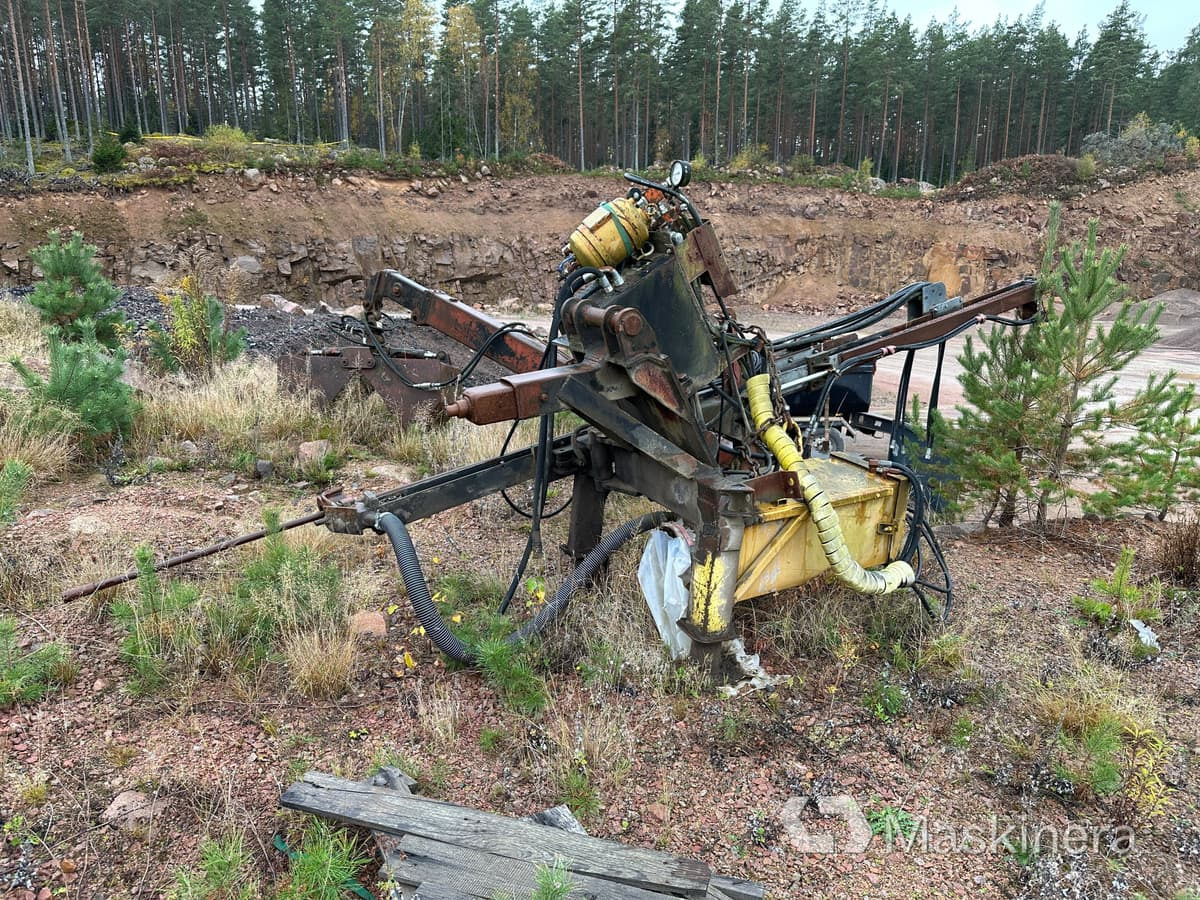 Pallmatare för grävmaskin B20 - ملحقات - آلات البناء: صور 1 Pallmatare för grävmaskin B20 - ملحقات - آلات البناء: صور 1