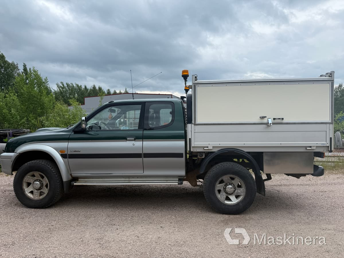 Pickup med skåp Mitsubishi L200 Club Cab 2.5 4x4 - فان المدمجة: صور 2 Pickup med skåp Mitsubishi L200 Club Cab 2.5 4x4 - فان المدمجة: صور 2