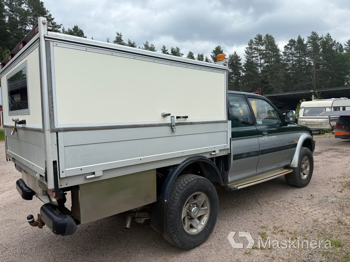 Pickup med skåp Mitsubishi L200 Club Cab 2.5 4x4 - فان المدمجة: صور 5 Pickup med skåp Mitsubishi L200 Club Cab 2.5 4x4 - فان المدمجة: صور 5
