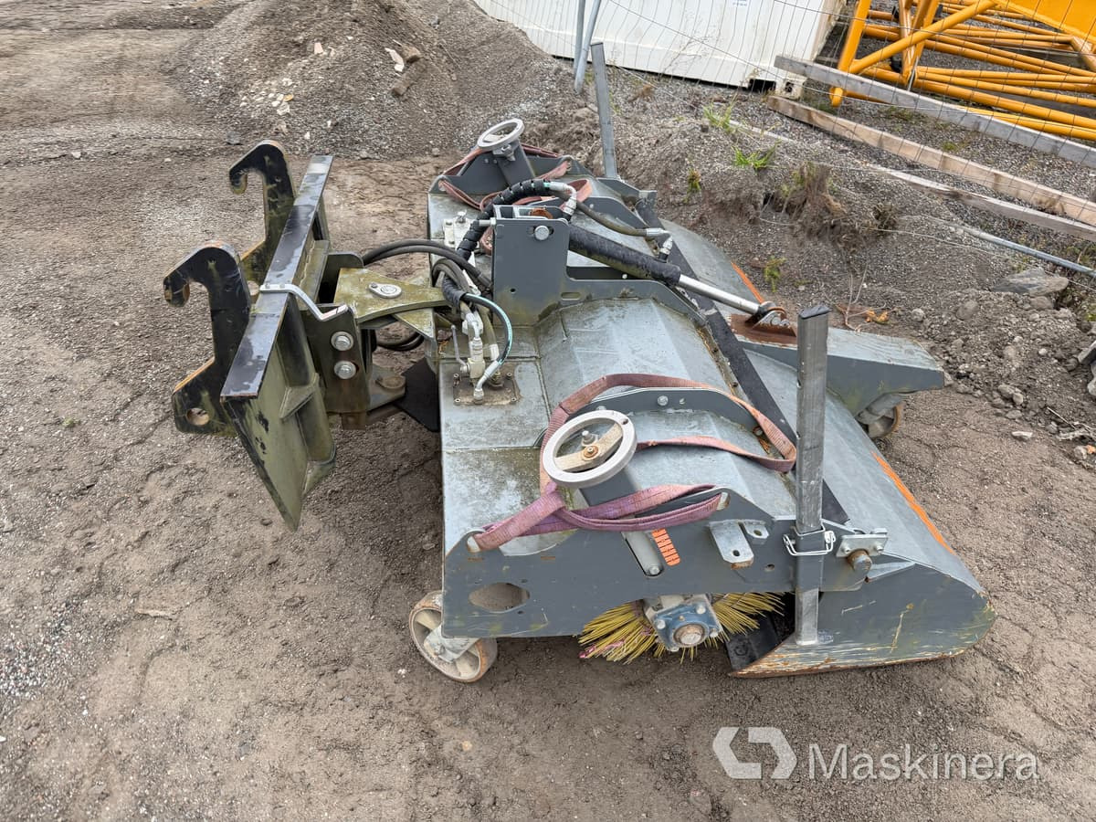 Sopvals med uppsamlare Fjärås FS 520 - سياره كنس شوارع: صور 4 Sopvals med uppsamlare Fjärås FS 520 - سياره كنس شوارع: صور 4