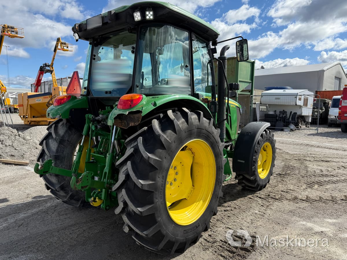 Traktor John Deere 5075M med snöutrustning - جرار: صور 5 Traktor John Deere 5075M med snöutrustning - جرار: صور 5