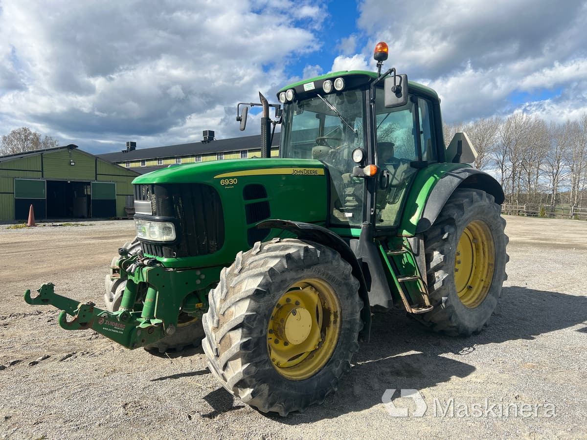 Traktor John Deere 6930 Premium med frontlyft - جرار: صور 1 Traktor John Deere 6930 Premium med frontlyft - جرار: صور 1