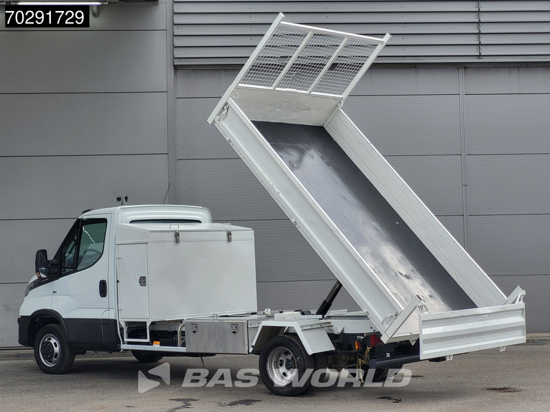 Iveco Daily 35C18 3.0L Automaat Open Laadbak met Kist Dubbellucht 3,5t Trekhaak Cruise Euro6 Pritsche Pickup Open Box 2m3 Trekhaak Cruise co - الشاحنات الصغيرة المسطحة: صور 3 Iveco Daily 35C18 3.0L Automaat Open Laadbak met Kist Dubbellucht 3,5t Trekhaak Cruise Euro6 Pritsche Pickup Open Box 2m3 Trekhaak Cruise co - الشاحنات الصغيرة المسطحة: صور 3