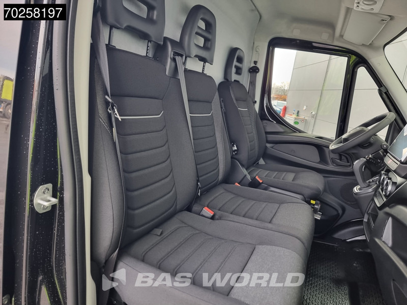 Interior photo 2: فان جديد Iveco Daily 35C21 3.0L Automaat 16m3 L4H2 LED ACC CarPlay Camera L3H2 16m3 Airco