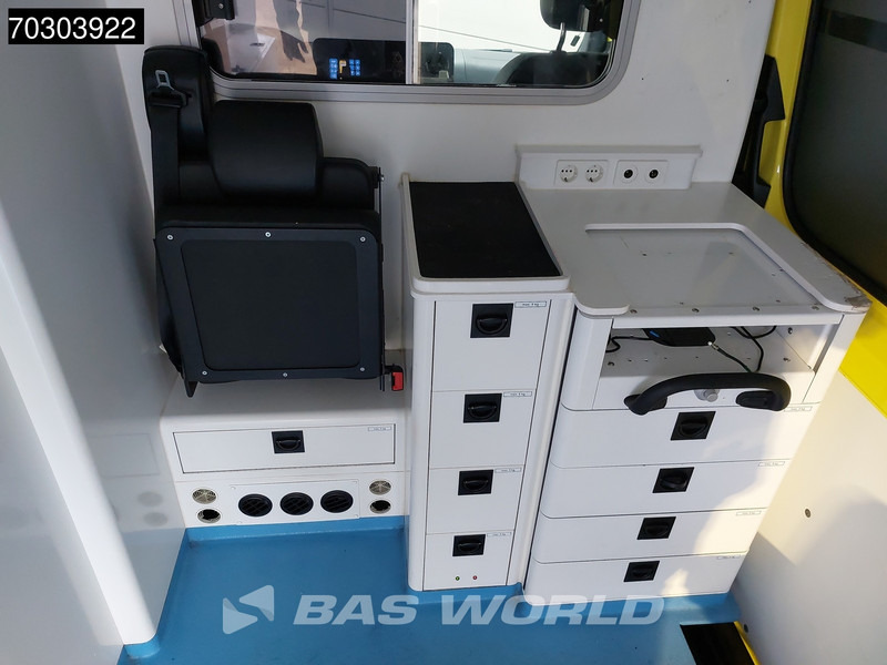 تأجير Mercedes-Benz Sprinter 319 CDI 3.0L V6 Ambulance 190PK L2H2 LED Airco Cruise Camera MBUX CarPlay Euro6 Krankenwagen Rettungswagen L2 8m3 Airco Cruise c Mercedes-Benz Sprinter 319 CDI 3.0L V6 Ambulance 190PK L2H2 LED Airco Cruise Camera MBUX CarPlay Euro6 Krankenwagen Rettungswagen L2 8m3 Airco Cruise c: صور 18