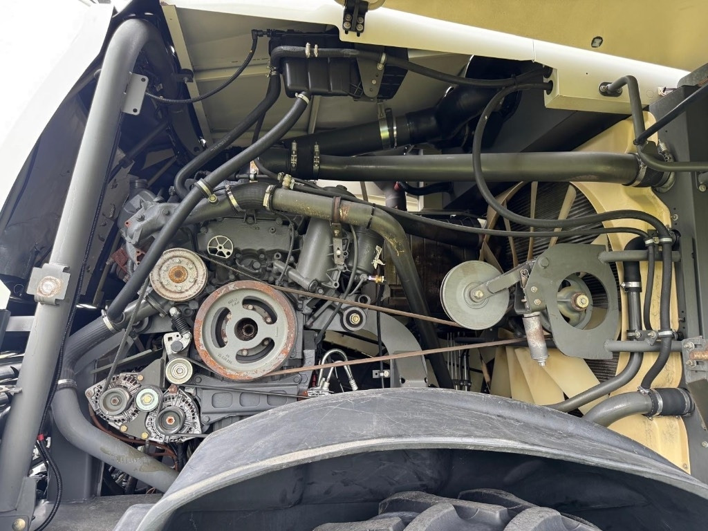 حصادة الأعلاف Claas Jaguar 950 Allrad + Claas Orbis 750: صور 14 حصادة الأعلاف Claas Jaguar 950 Allrad + Claas Orbis 750: صور 14