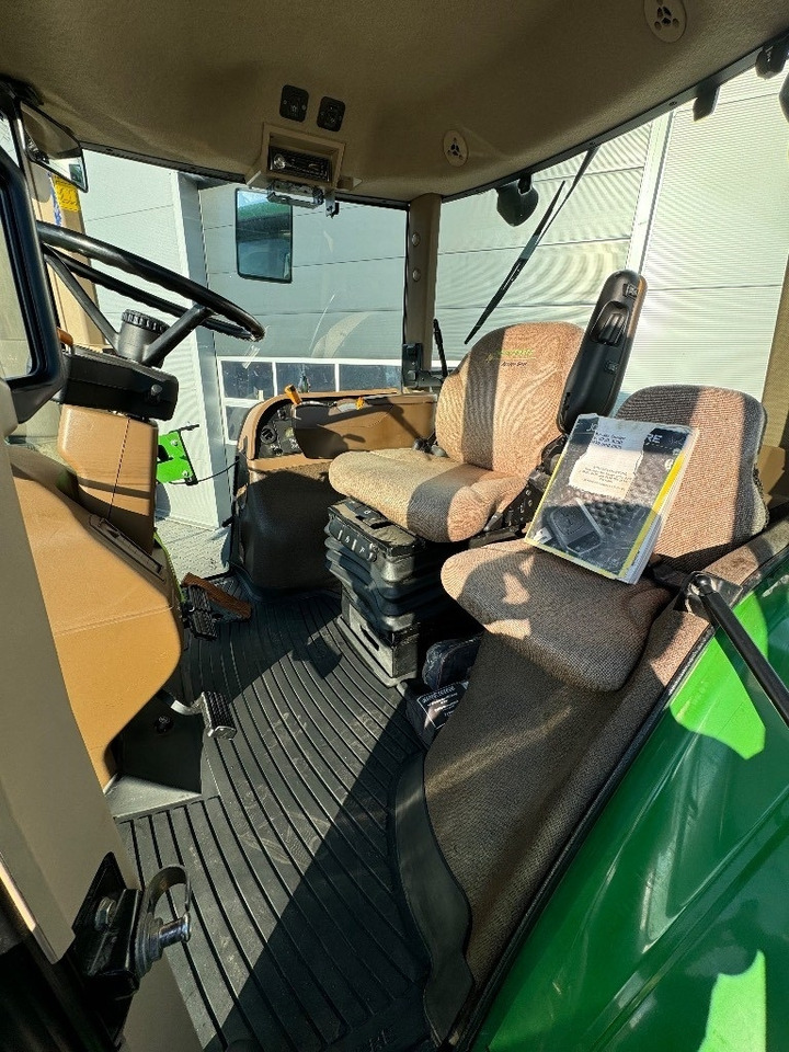 جرار John Deere 8330 AutoPower: صور 11