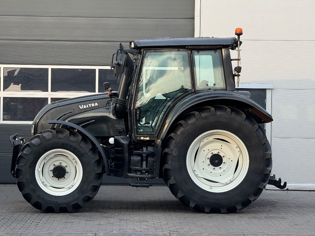 Valtra N 122 V - جرار: صور 5 Valtra N 122 V - جرار: صور 5