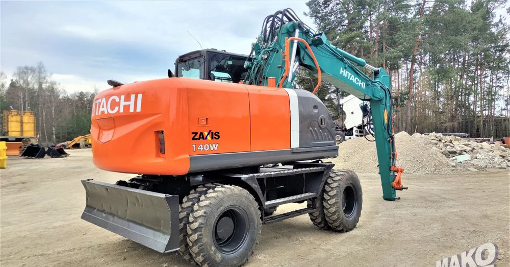 Hitachi ZX140W-3 - حفارة على عجلات: صور 4 Hitachi ZX140W-3 - حفارة على عجلات: صور 4