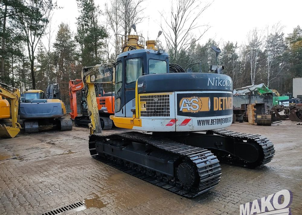 Komatsu PC228USLC-3 - حفارات زحافة: صور 2 Komatsu PC228USLC-3 - حفارات زحافة: صور 2