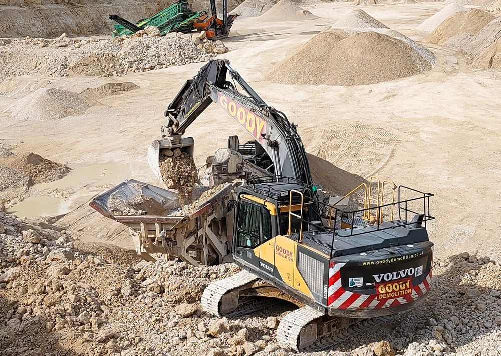 Volvo EC 250 EL - حفارات زحافة: صور 4 Volvo EC 250 EL - حفارات زحافة: صور 4