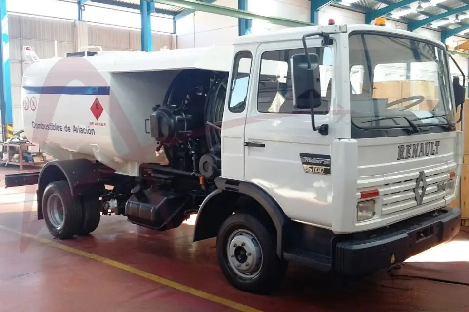AVGAS B-100 - شاحنة صهريج: صور 2 AVGAS B-100 - شاحنة صهريج: صور 2