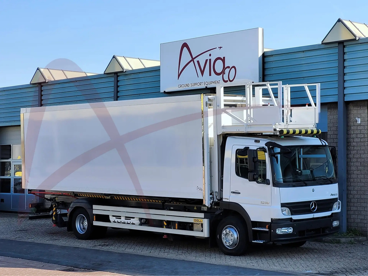 DOLL X-CAT U79.15S045.00 - شاحنة تموين الطائرات: صور 1 DOLL X-CAT U79.15S045.00 - شاحنة تموين الطائرات: صور 1