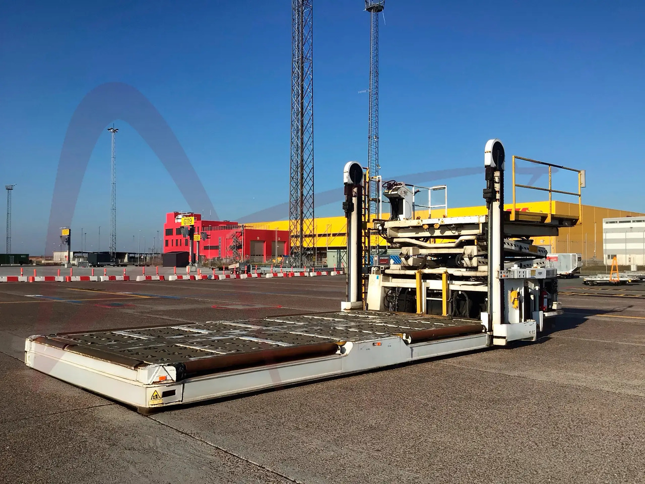 FMC COMMANDER 30H - محملات الحاويات والمنصات النقالة: صور 2 FMC COMMANDER 30H - محملات الحاويات والمنصات النقالة: صور 2