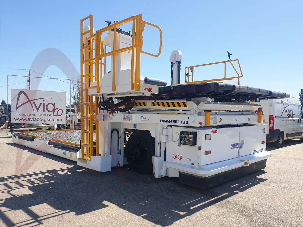 FMC COMMANDER 30 - محملات الحاويات والمنصات النقالة: صور 1 FMC COMMANDER 30 - محملات الحاويات والمنصات النقالة: صور 1