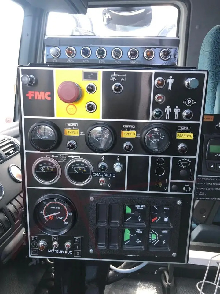 FMC LMD 2000 - ماكينة إزالة الجليد عن الطائرات: صور 5 FMC LMD 2000 - ماكينة إزالة الجليد عن الطائرات: صور 5