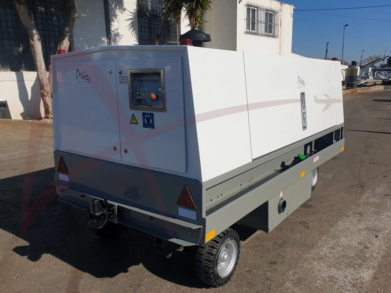 HITZINGER 100MDI1 - وحدة الطاقة الأرضية للطائرات: صور 1 HITZINGER 100MDI1 - وحدة الطاقة الأرضية للطائرات: صور 1