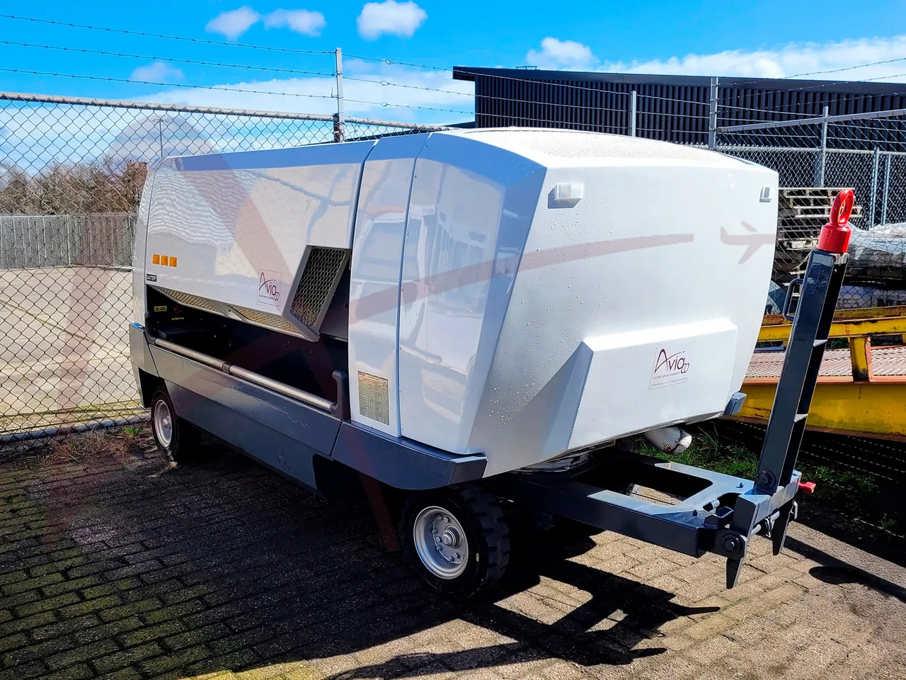 HITZINGER 100MDI1 - وحدة الطاقة الأرضية للطائرات: صور 3 HITZINGER 100MDI1 - وحدة الطاقة الأرضية للطائرات: صور 3