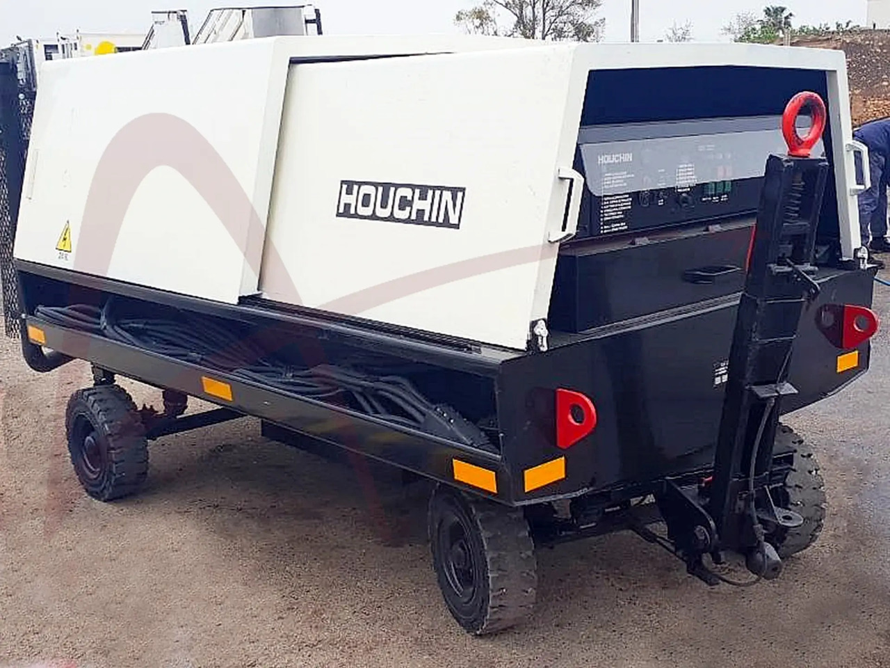 HOUCHIN 690 - وحدة الطاقة الأرضية للطائرات: صور 1 HOUCHIN 690 - وحدة الطاقة الأرضية للطائرات: صور 1