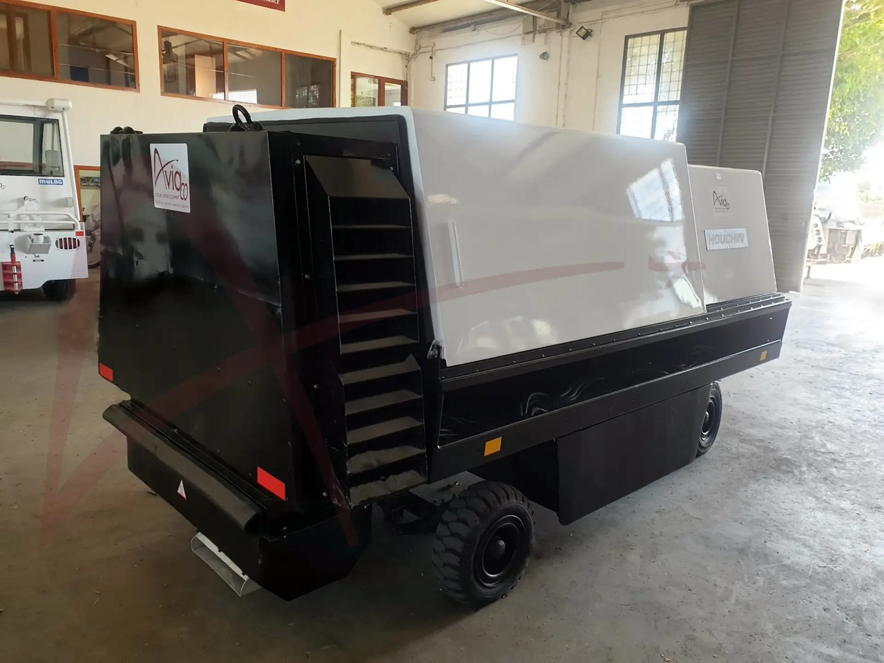 HOUCHIN C690-140 - وحدة الطاقة الأرضية للطائرات: صور 1 HOUCHIN C690-140 - وحدة الطاقة الأرضية للطائرات: صور 1