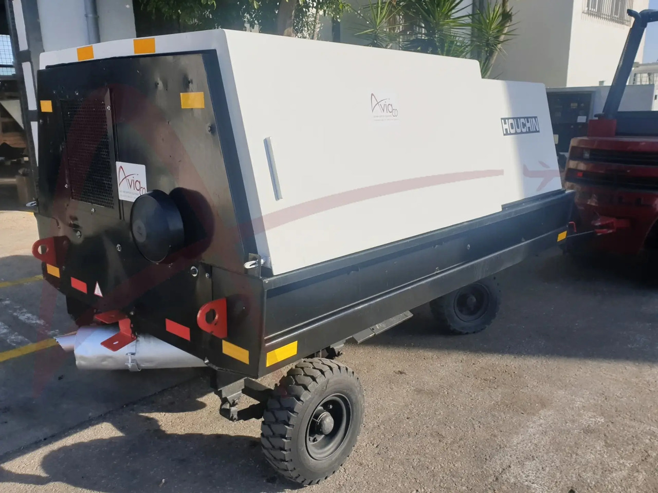 HOUCHIN D690 SV - وحدة الطاقة الأرضية للطائرات: صور 1 HOUCHIN D690 SV - وحدة الطاقة الأرضية للطائرات: صور 1