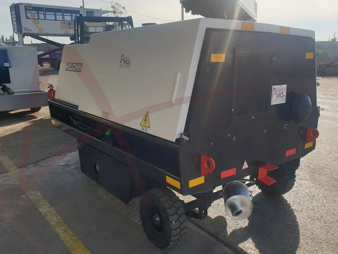 HOUCHIN D690 SV - وحدة الطاقة الأرضية للطائرات: صور 2 HOUCHIN D690 SV - وحدة الطاقة الأرضية للطائرات: صور 2