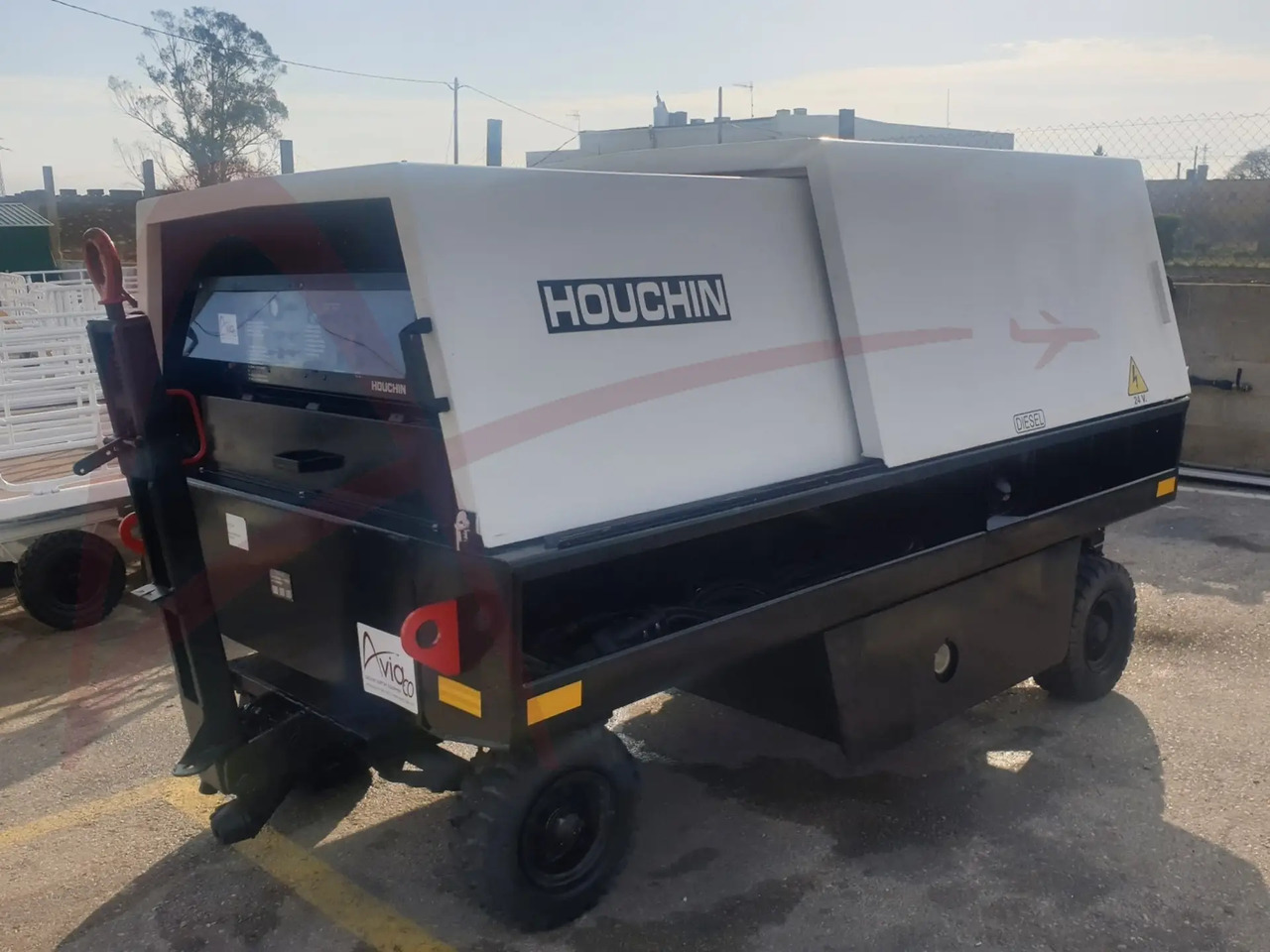 HOUCHIN D690 SV - وحدة الطاقة الأرضية للطائرات: صور 4 HOUCHIN D690 SV - وحدة الطاقة الأرضية للطائرات: صور 4