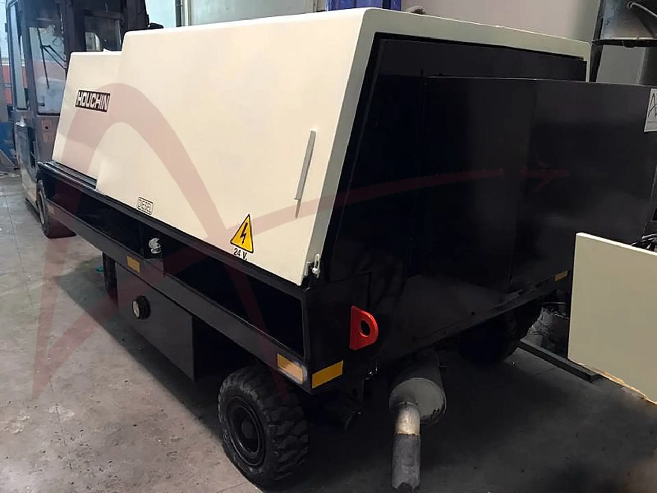 HOUCHIN D690DV - وحدة الطاقة الأرضية للطائرات: صور 3 HOUCHIN D690DV - وحدة الطاقة الأرضية للطائرات: صور 3